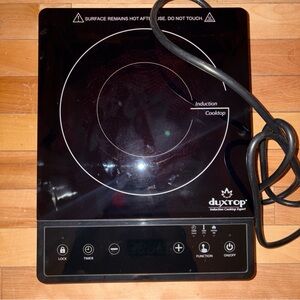 Black Induction Cooktop